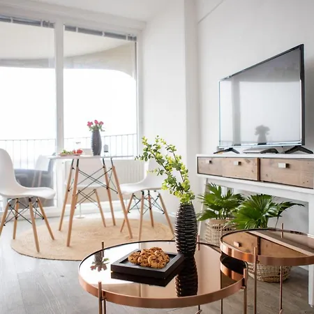 Modernes Mit Tollem Blick Ueber Stadt Апартаменти *