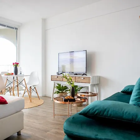 Modernes Mit Tollem Blick Ueber Stadt アパート