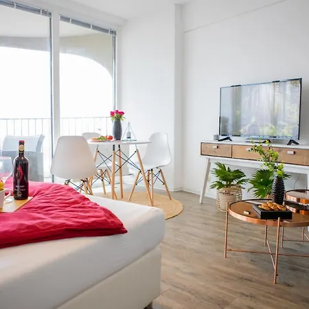 Modernes Mit Tollem Blick Ueber Stadt アパート *