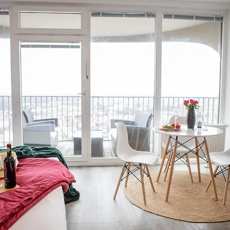 Modernes Mit Tollem Blick Ueber Stadt